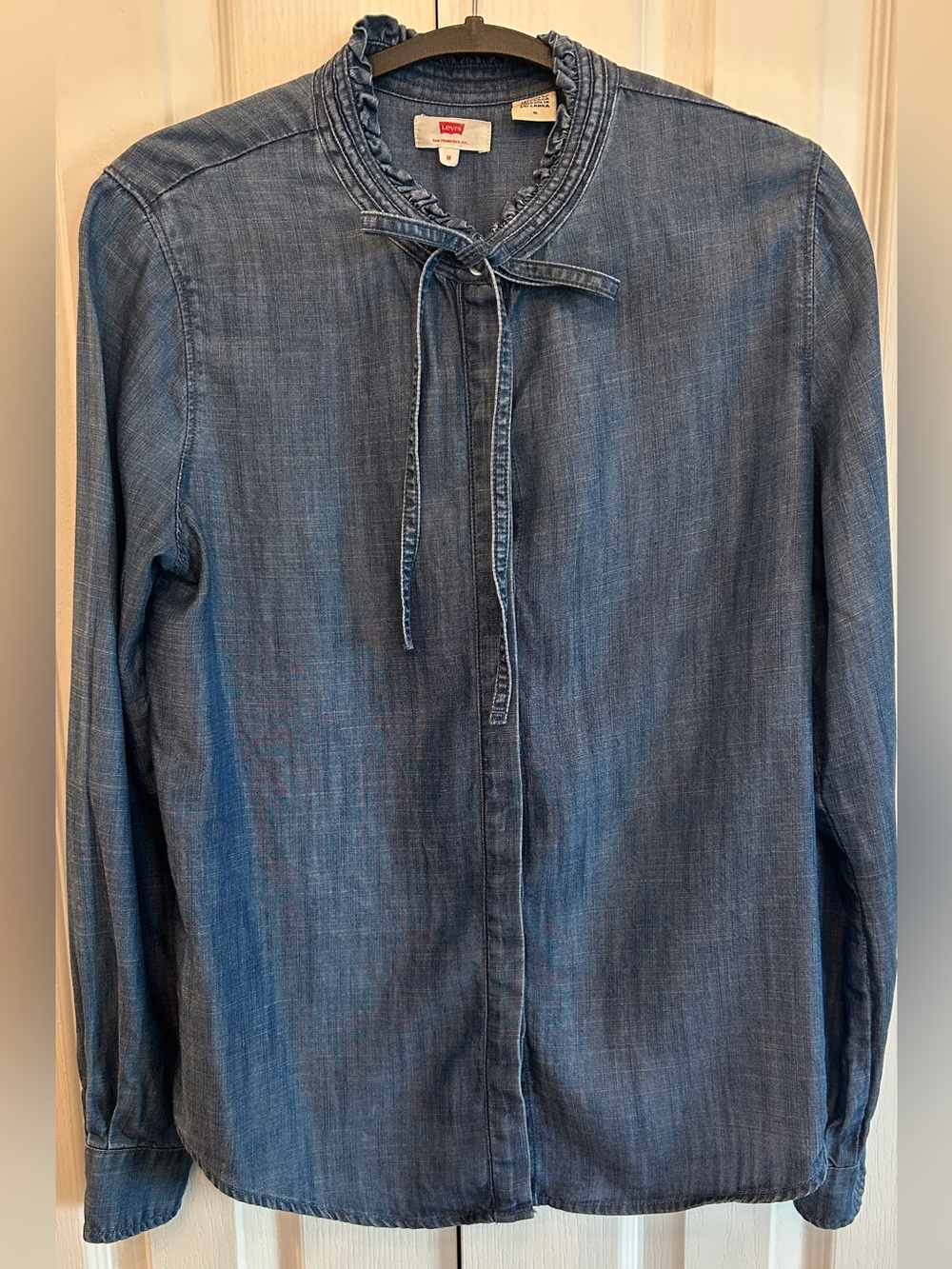 Levi's Chambray Ruffle Tie Neck Blouse Denim Top Women's M Lightweight EUC